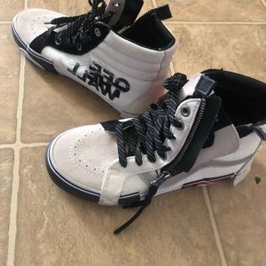 Off The Wall Vans (Zipper) Women’s Size 7.5